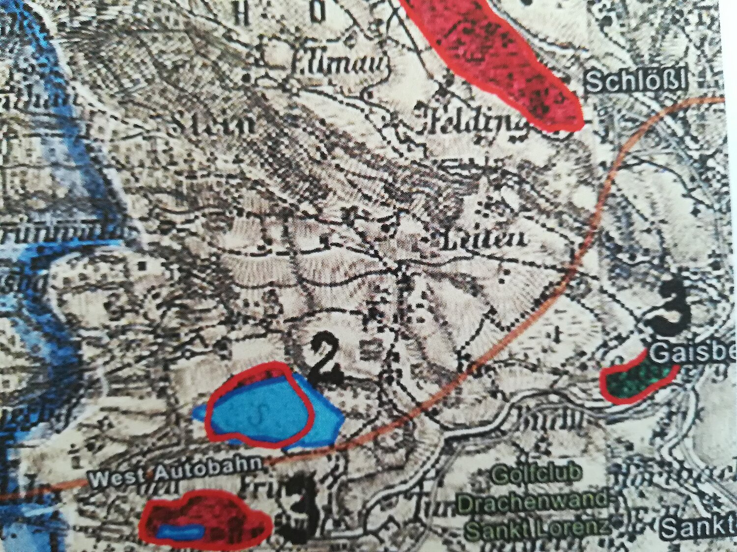 Moorschutzkatalog 1992 (blaue Polygone ) und Polygone aus dem Moorkataster 1911 (rote Polygone) im Vergleich mit dem historischen Kartenmaterial. Kartenausschnitt.